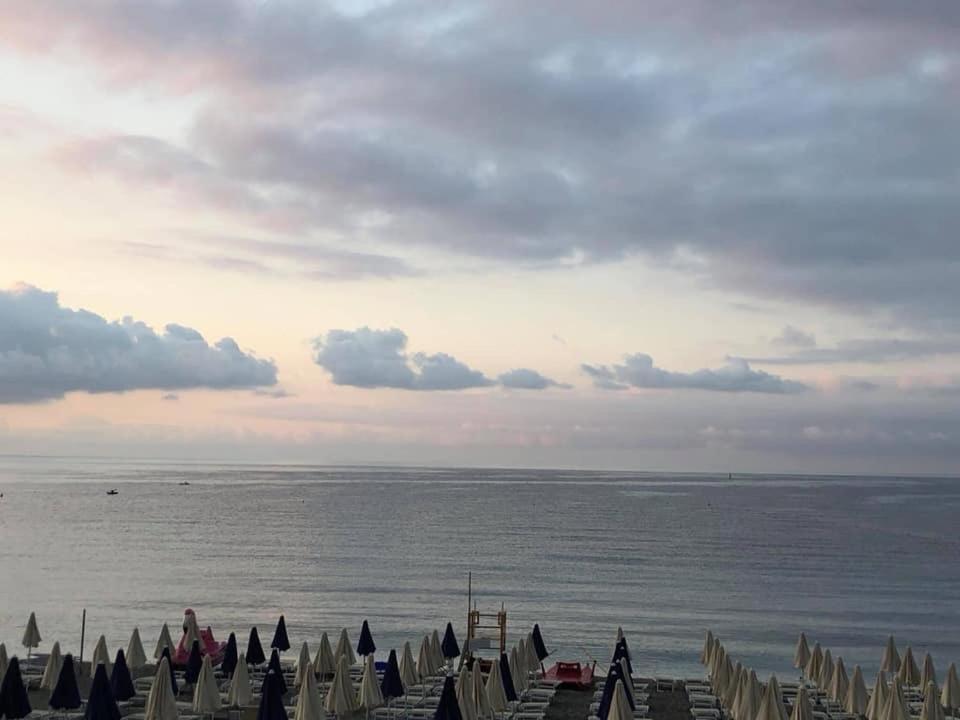 Maresuite Albissola Marina Zewnętrze zdjęcie